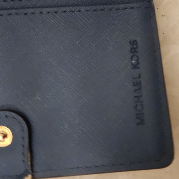 Michael Kors Susannah Ew Medium Slim Wallet - Picture 4 of 6